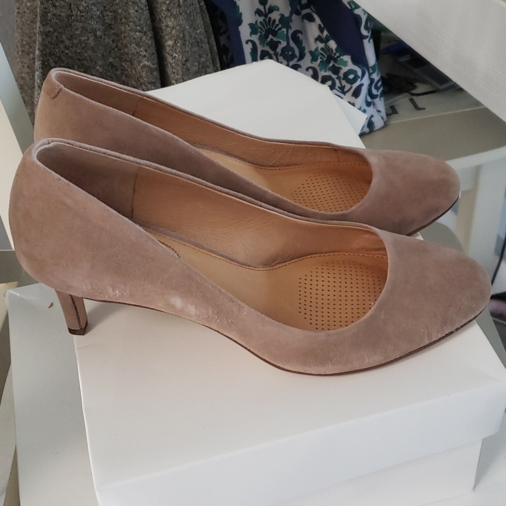 Pumps - Picture 2 of 2